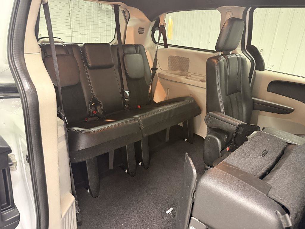 Used 2017 Dodge Grand Caravan SXT image 35