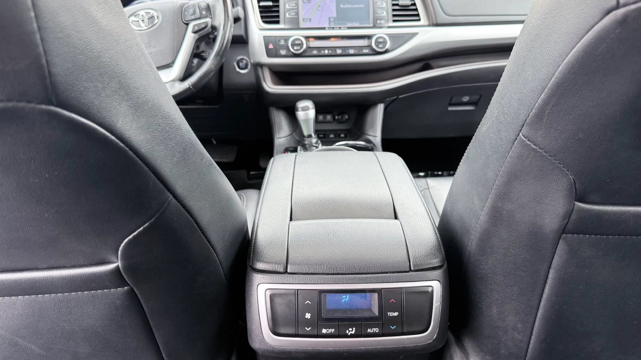 Used 2019 Toyota Highlander XLE AWD/4WD image 30