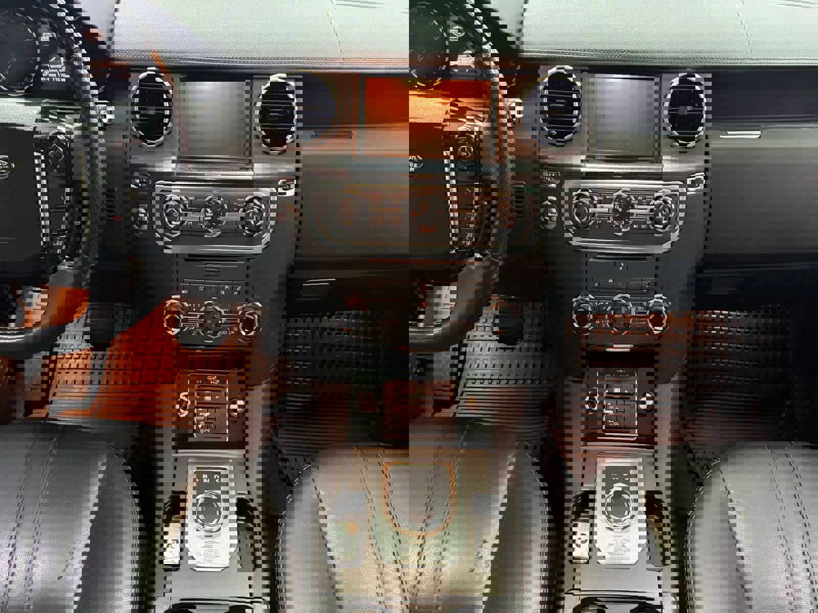 Used 2016 Land Rover LR4 HSE image 9