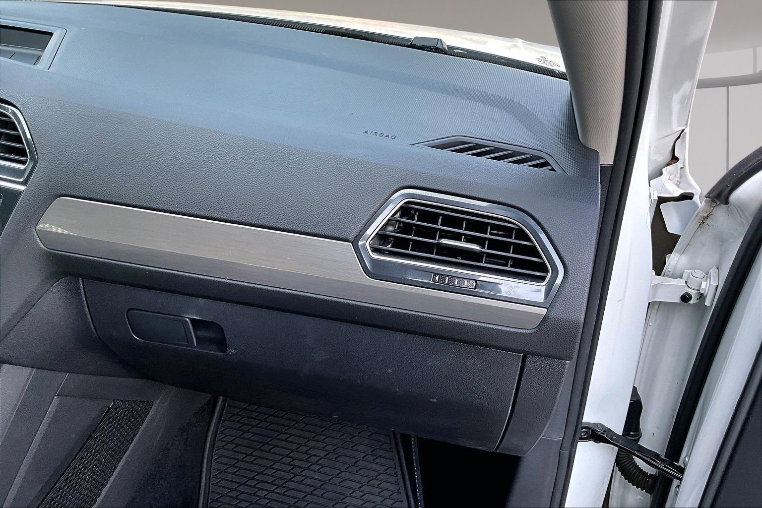 Used 2018 Volkswagen Tiguan SE FWD image 27