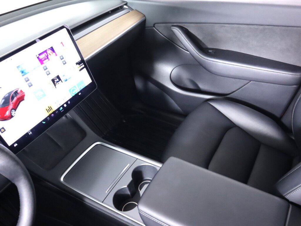 Used 2021 Tesla Model Y Long Range image 30