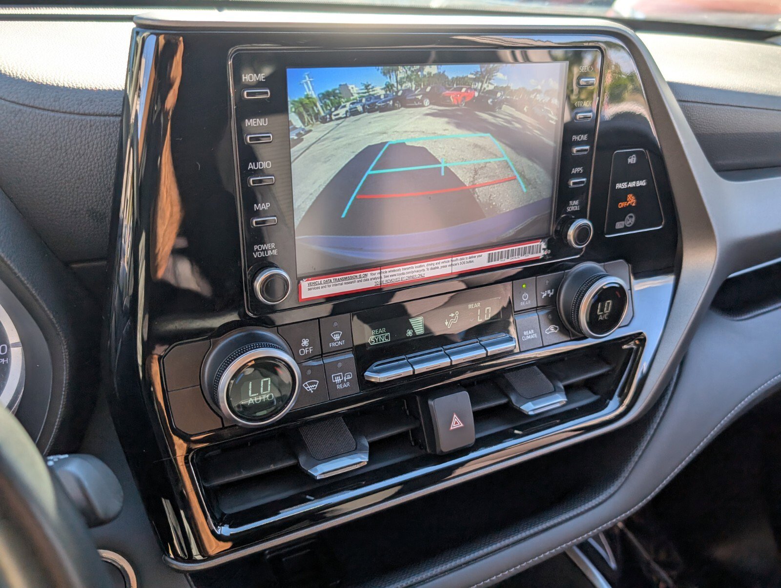 Used 2022 Toyota Highlander LE image 23