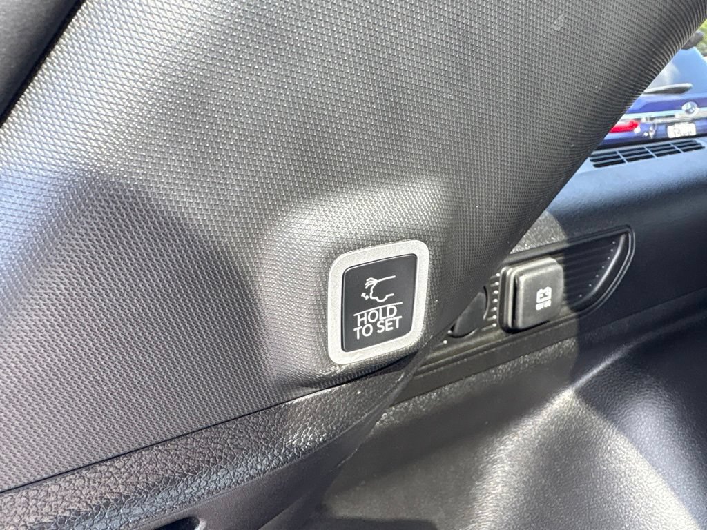Used 2024 Jeep Grand Cherokee Limited RWD image 23