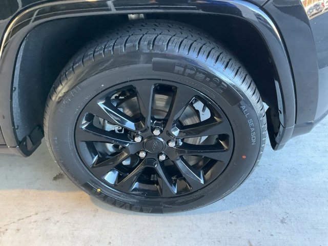 Used 2021 Jeep Grand Cherokee Laredo X image 25