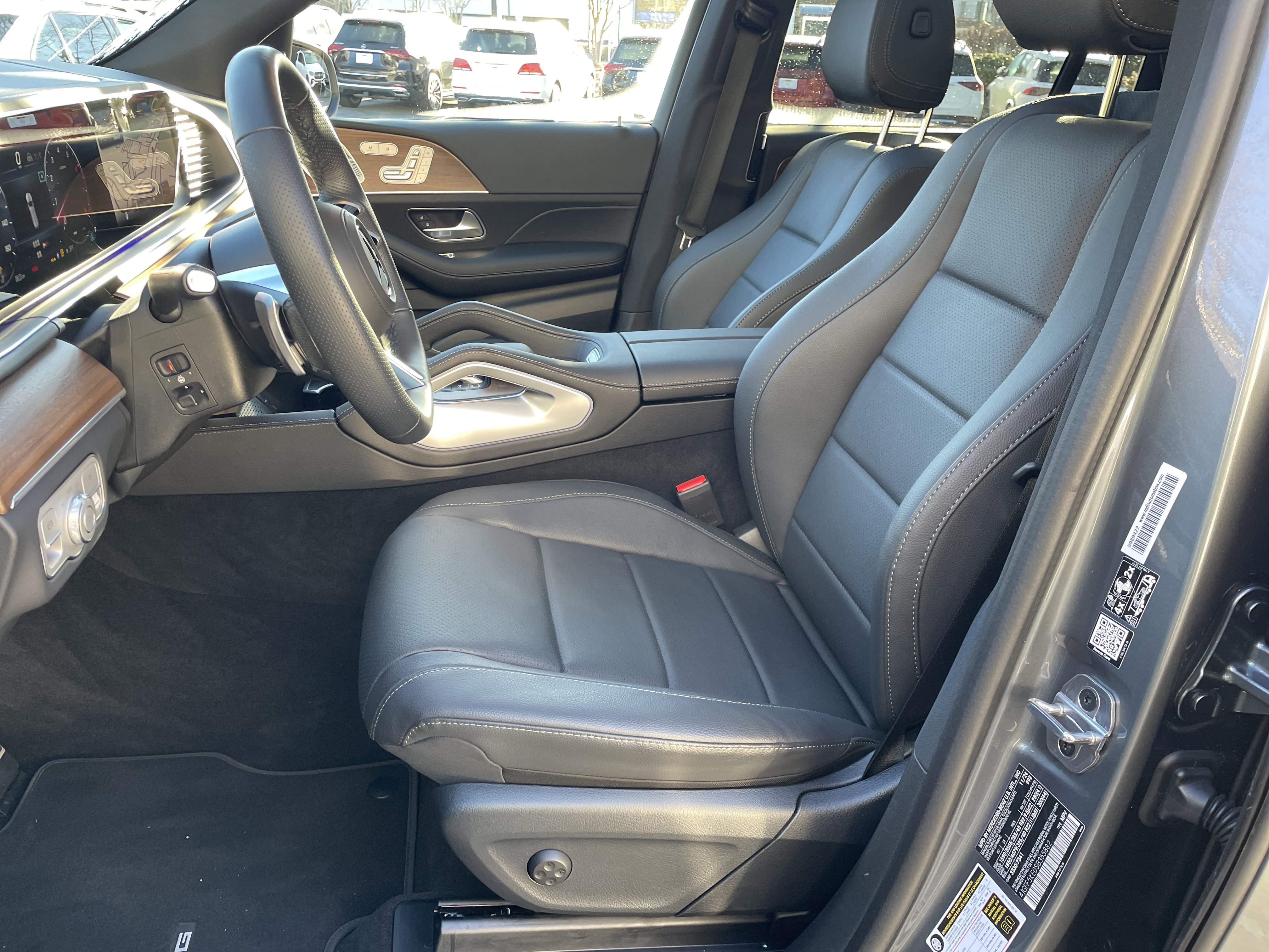 Certified 2025 Mercedes-Benz GLS 450 4MATIC image 23