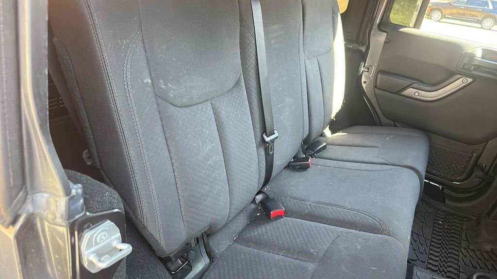 Used 2018 Jeep Wrangler Unlimited Sport S image 18