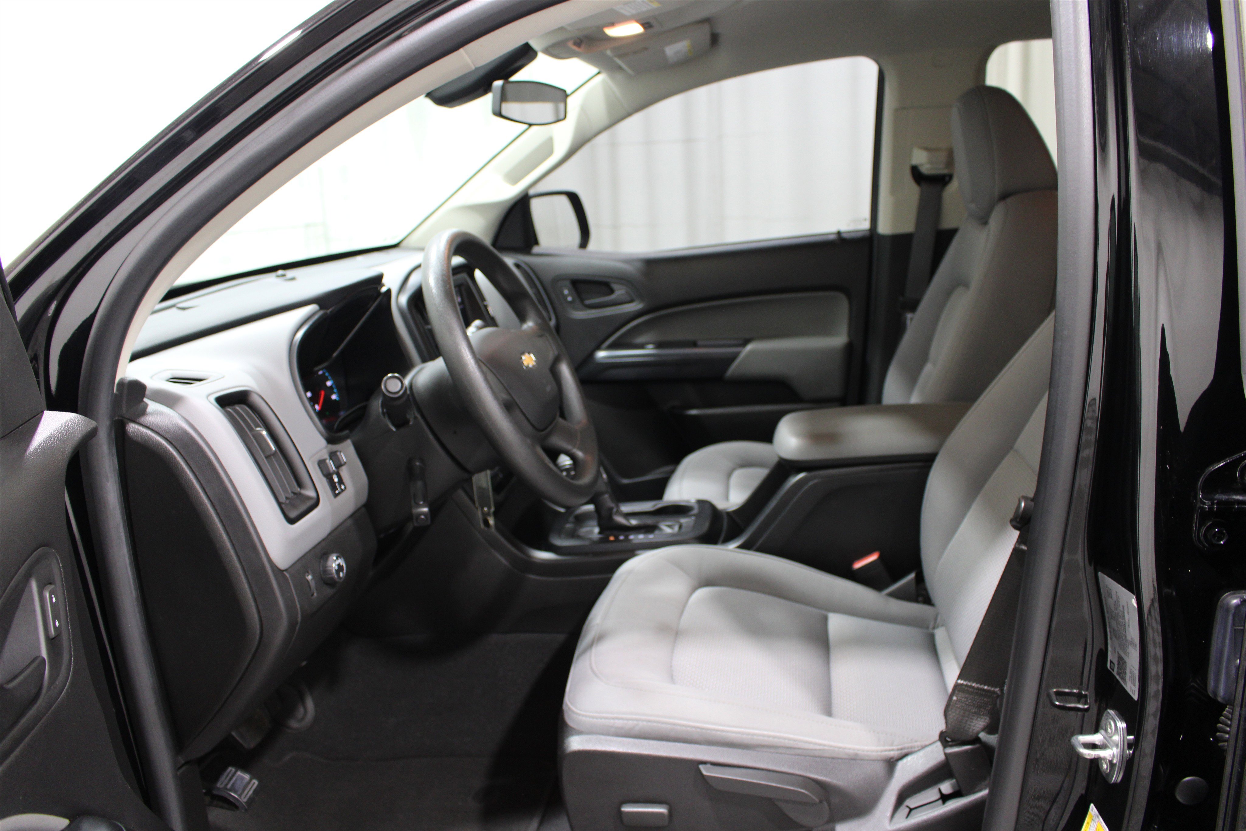 Used 2021 Chevrolet Colorado W/T image 3