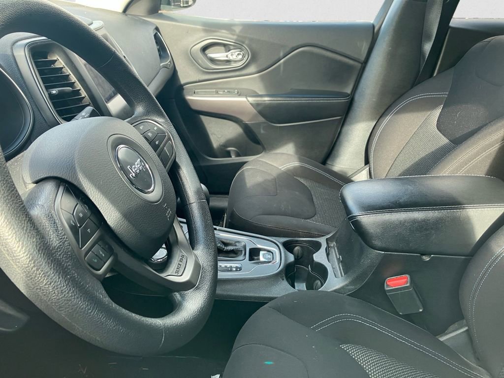 Used 2019 Jeep Cherokee Latitude w/ Popular Appearance Group image 5