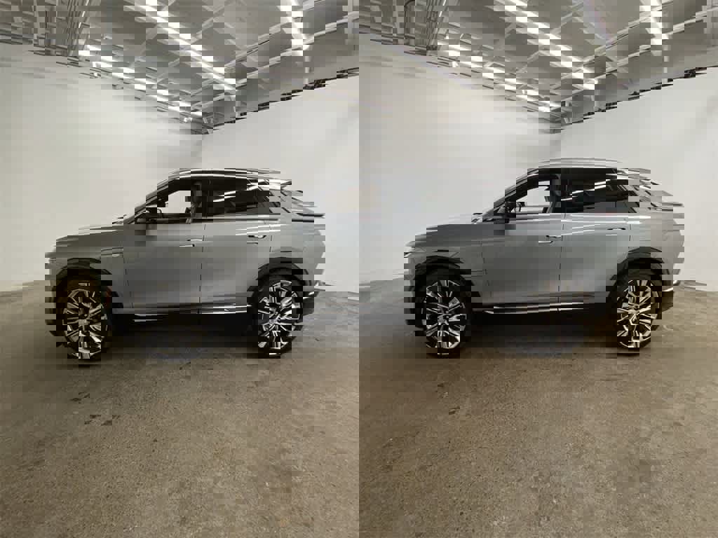 Certified 2024 Cadillac Lyriq Luxury image 3