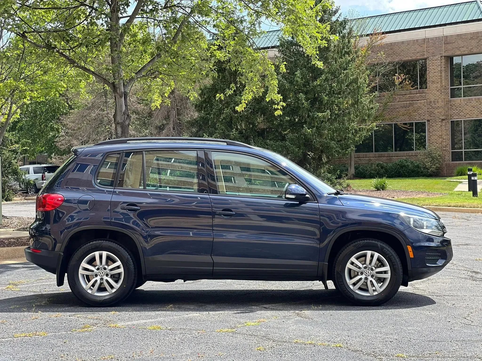 Used 2016 Volkswagen Tiguan S FWD image 6