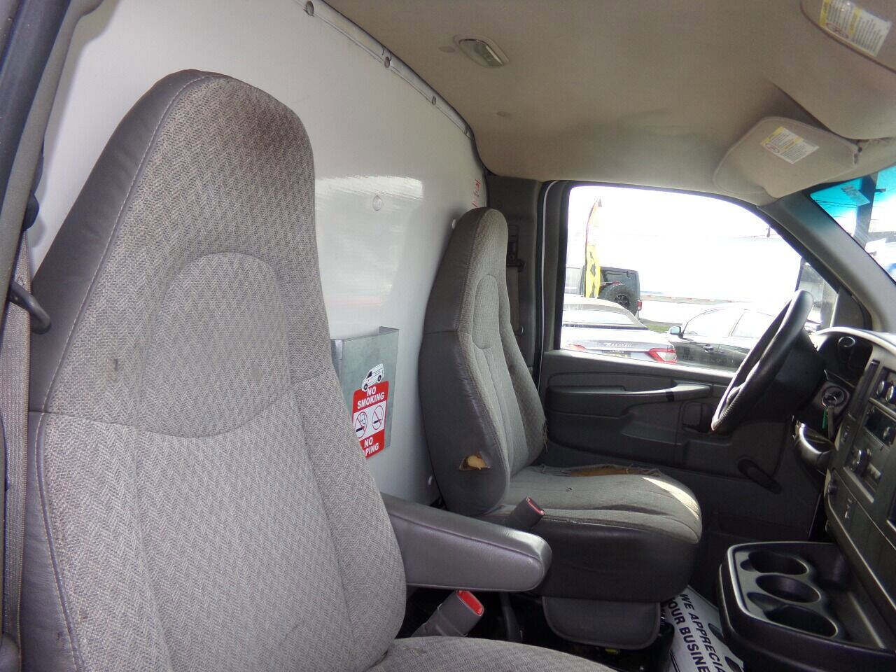 Used 2009 Chevrolet Express 3500 image 18