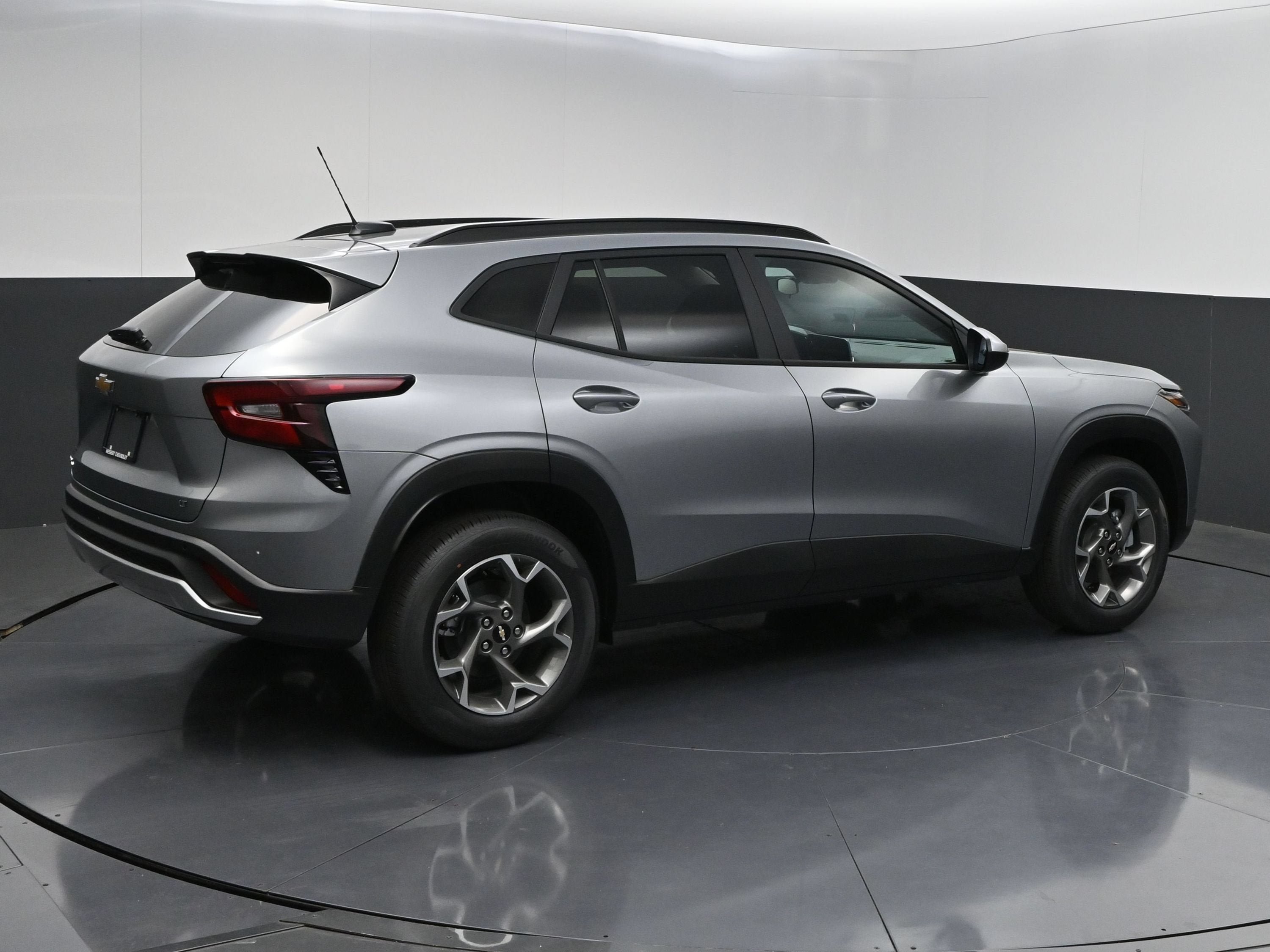 New 2026 Chevrolet Trax LT w/ Driver Confidence Package FWD image 7