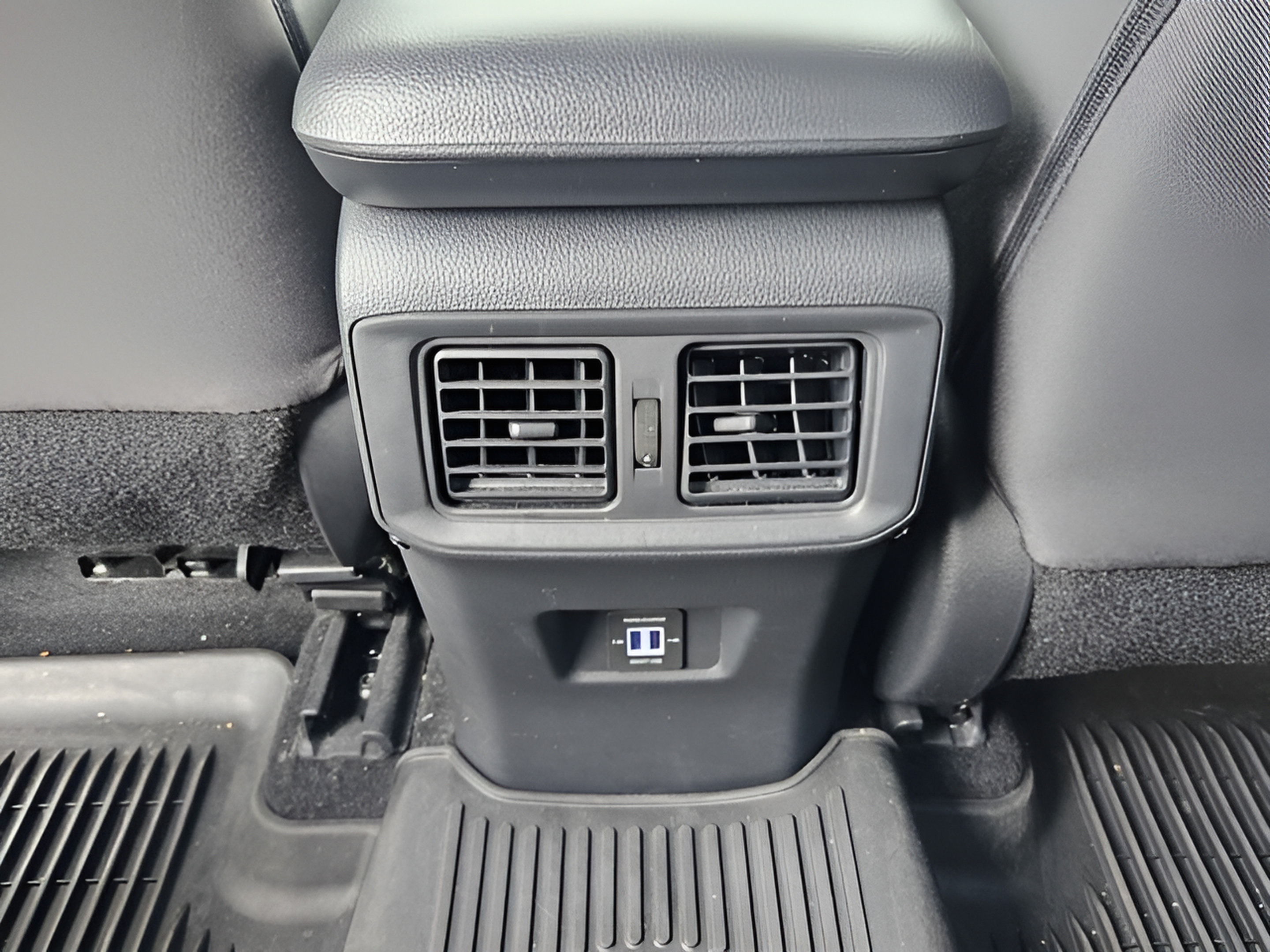 Used 2023 Toyota RAV4 LE AWD/4WD image 10