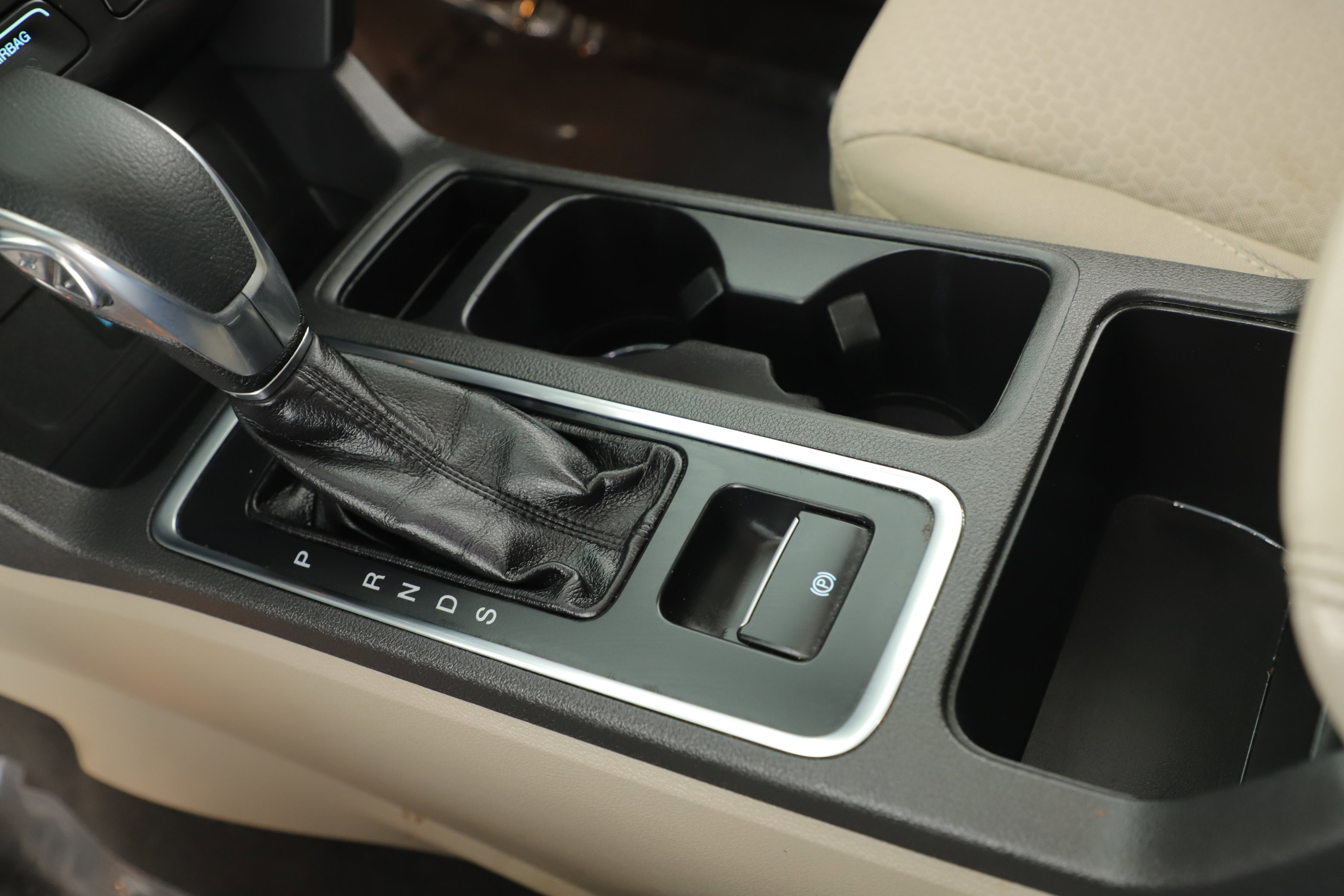 Used 2019 Ford Escape SE image 16