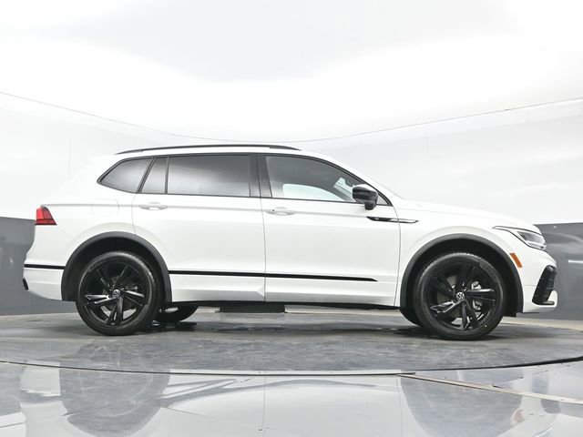Used 2023 Volkswagen Tiguan SE R-Line FWD image 26