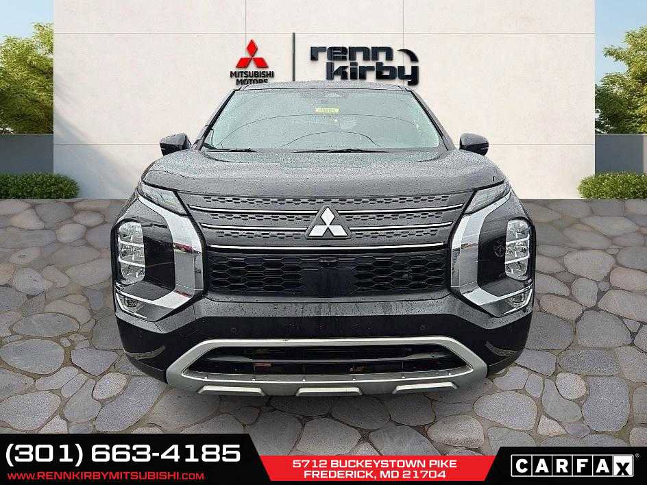 Used 2024 Mitsubishi Outlander SE image 2