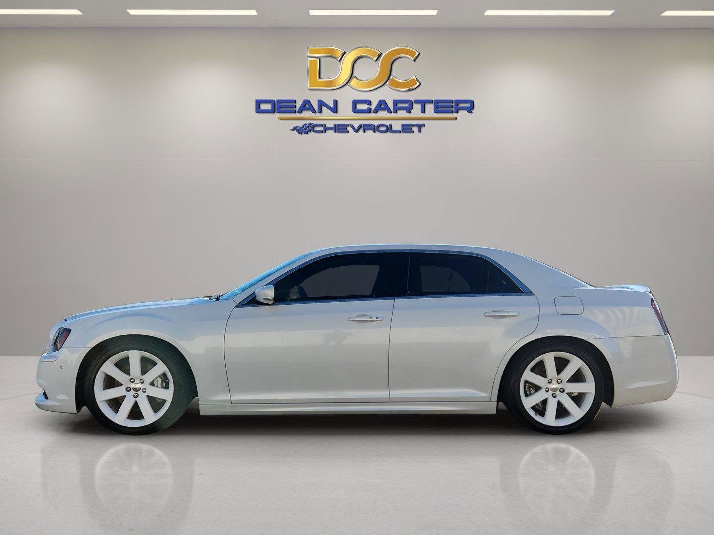 Used 2012 Chrysler 300 SRT8 w/ 19-Premium Speaker Group RWD image 2