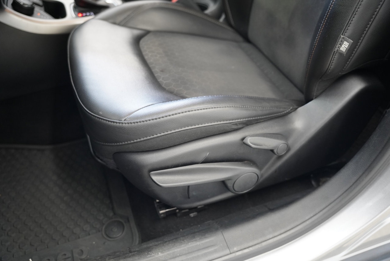 Used 2018 Jeep Compass Latitude w/ Safe & Security Group image 26