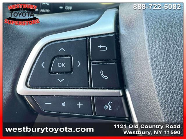 Used 2023 Toyota Highlander LE AWD/4WD image 25