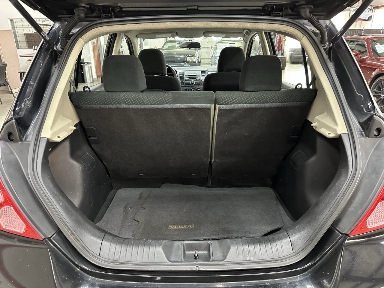 Used 2011 Nissan Versa 1.8 S image 8