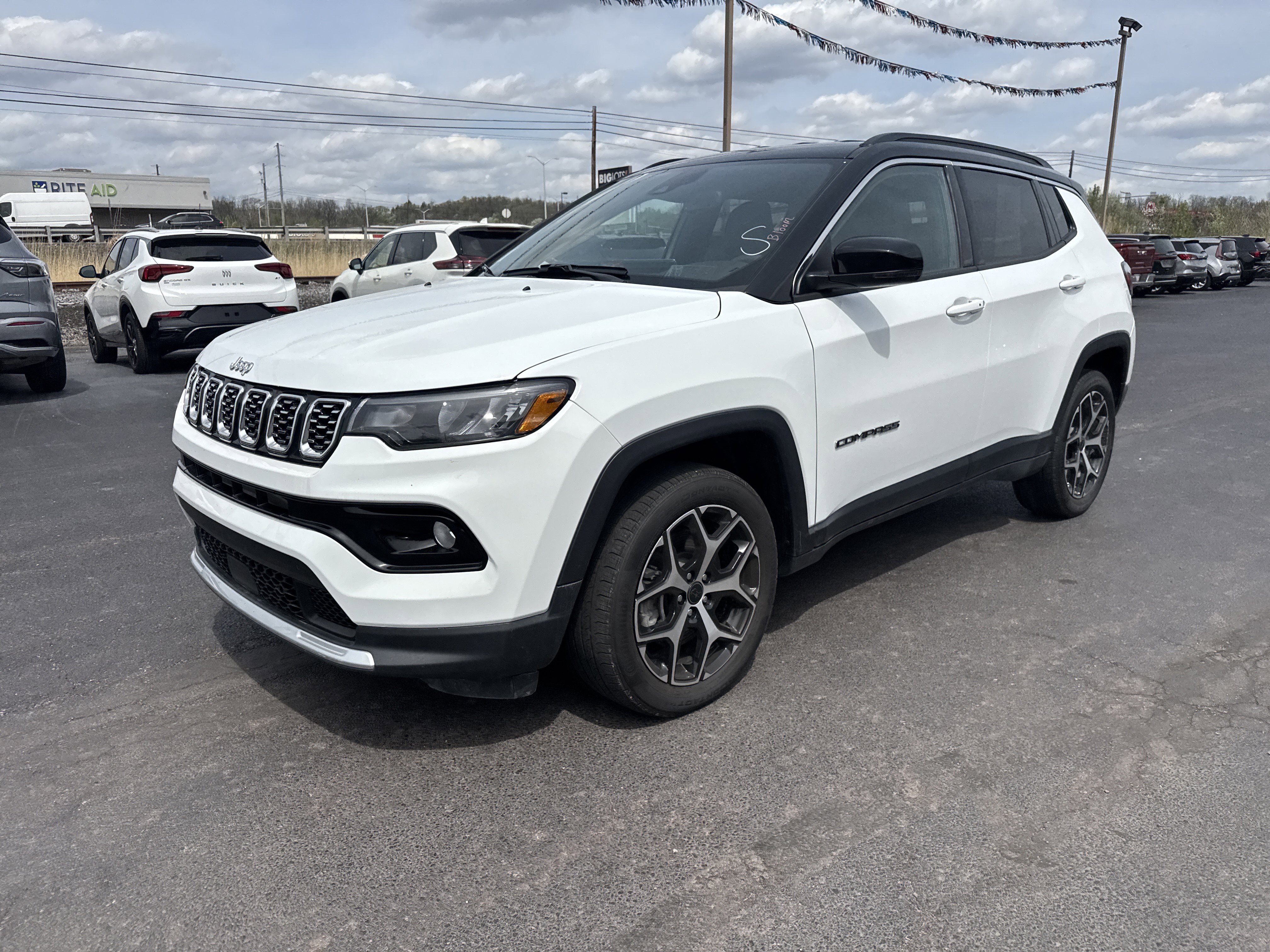 Used 2025 Jeep Compass Limited image 8