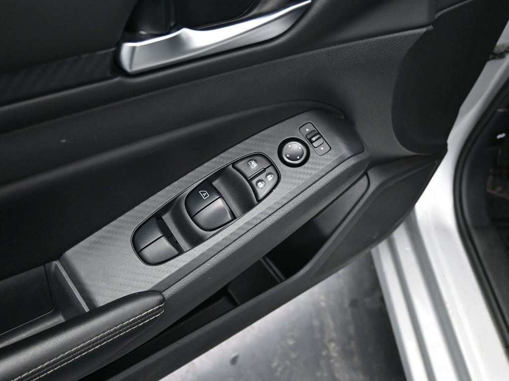 Used 2024 Nissan Altima 2.5 SV FWD image 17