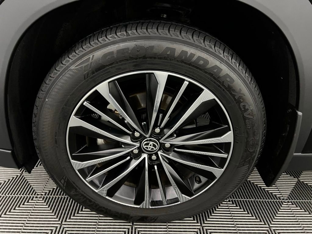 Used 2024 Toyota Grand Highlander AWD Hybrid image 11