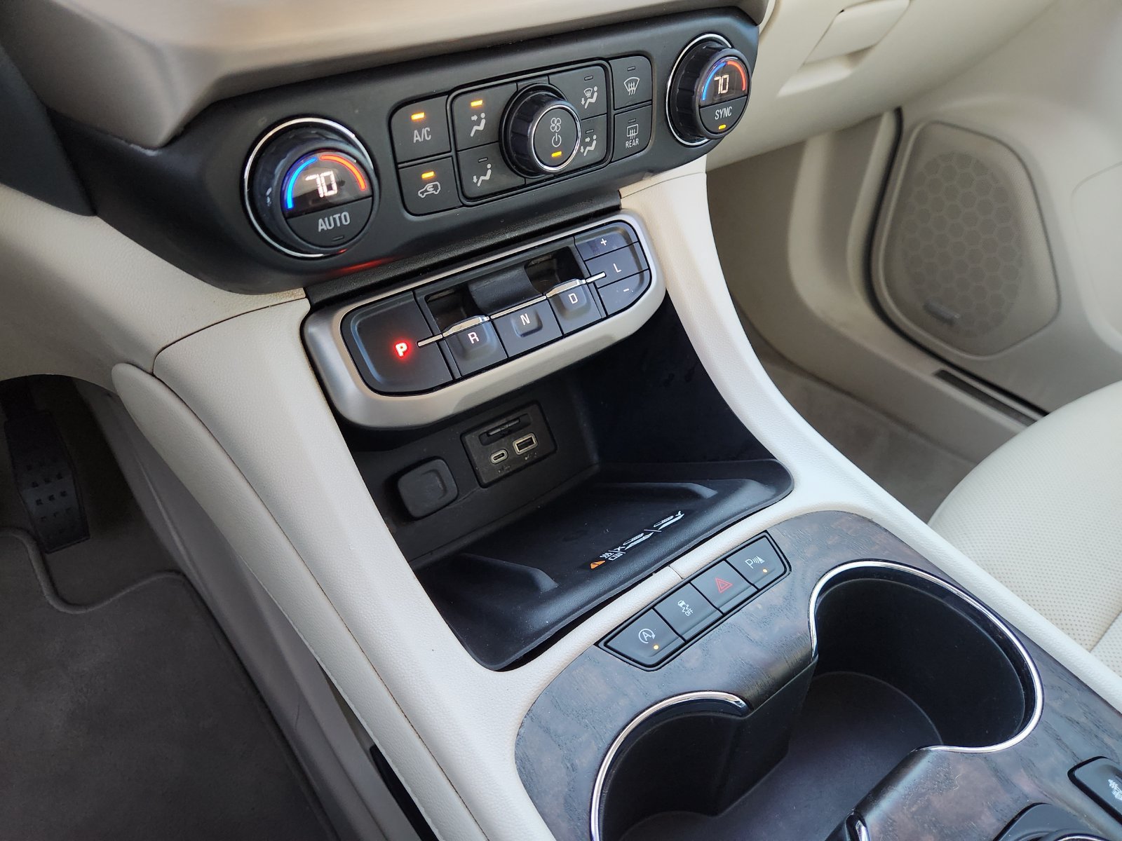 Used 2021 GMC Acadia Denali w/ Denali Technology Package FWD image 23