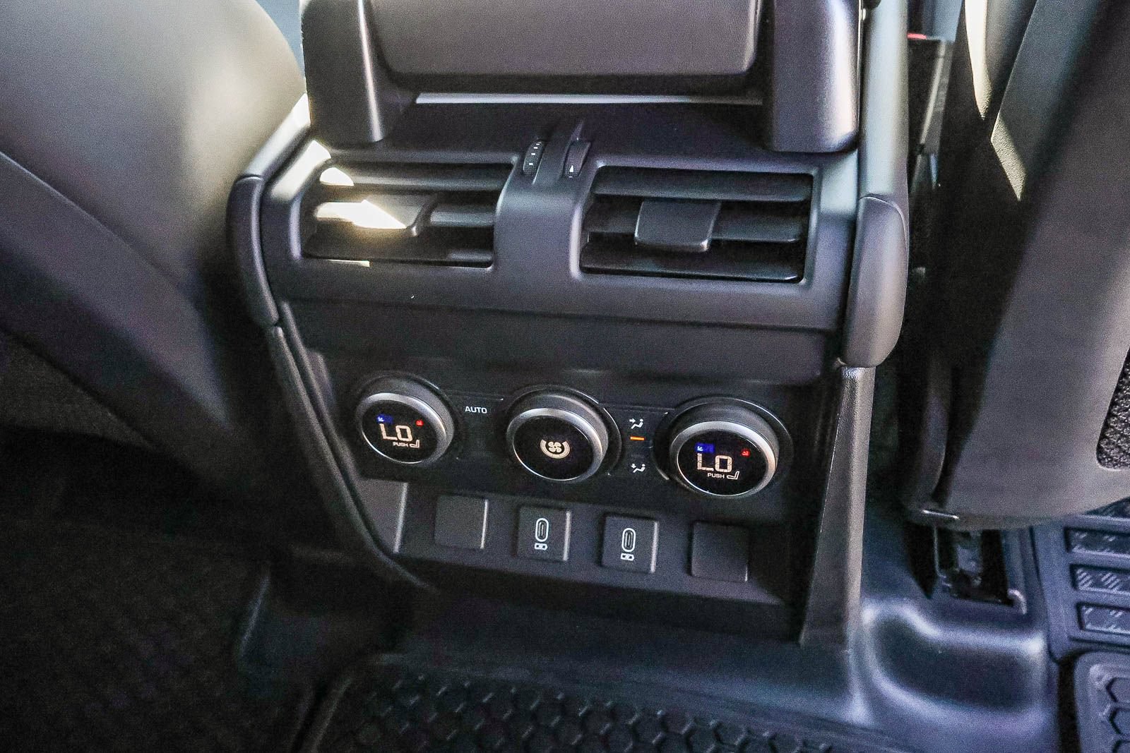 New 2026 Land Rover Defender 110 X-Dynamic SE AWD/4WD image 22