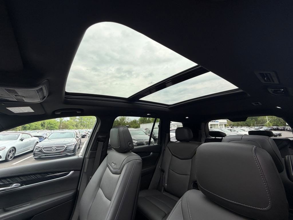 Used 2023 Cadillac XT6 Premium Luxury w/ Technology Package AWD/4WD image 13