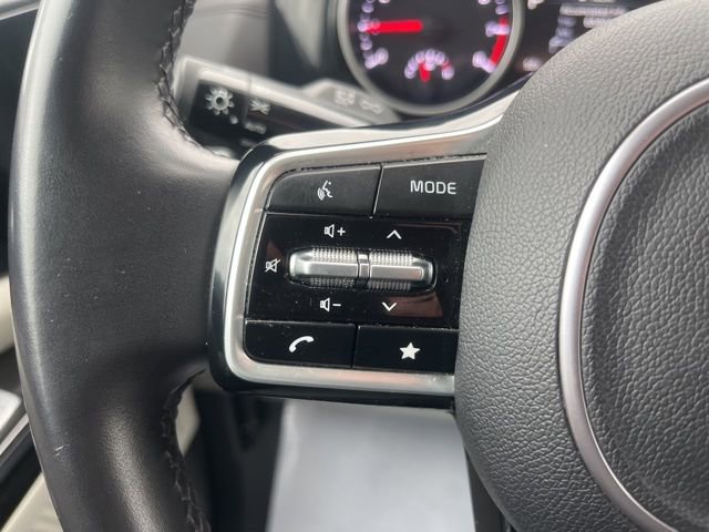 Used 2024 Kia Carnival EX image 28