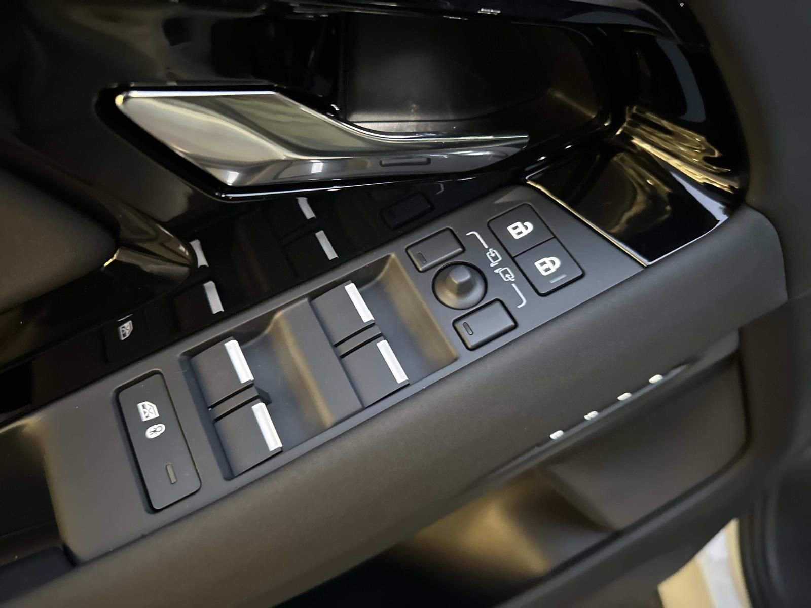 New 2026 Land Rover Range Rover Evoque S image 10