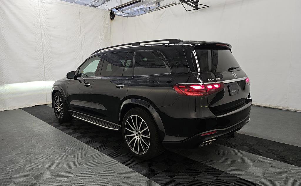 Used 2024 Mercedes-Benz GLS 580 4MATIC w/ Night Package image 4
