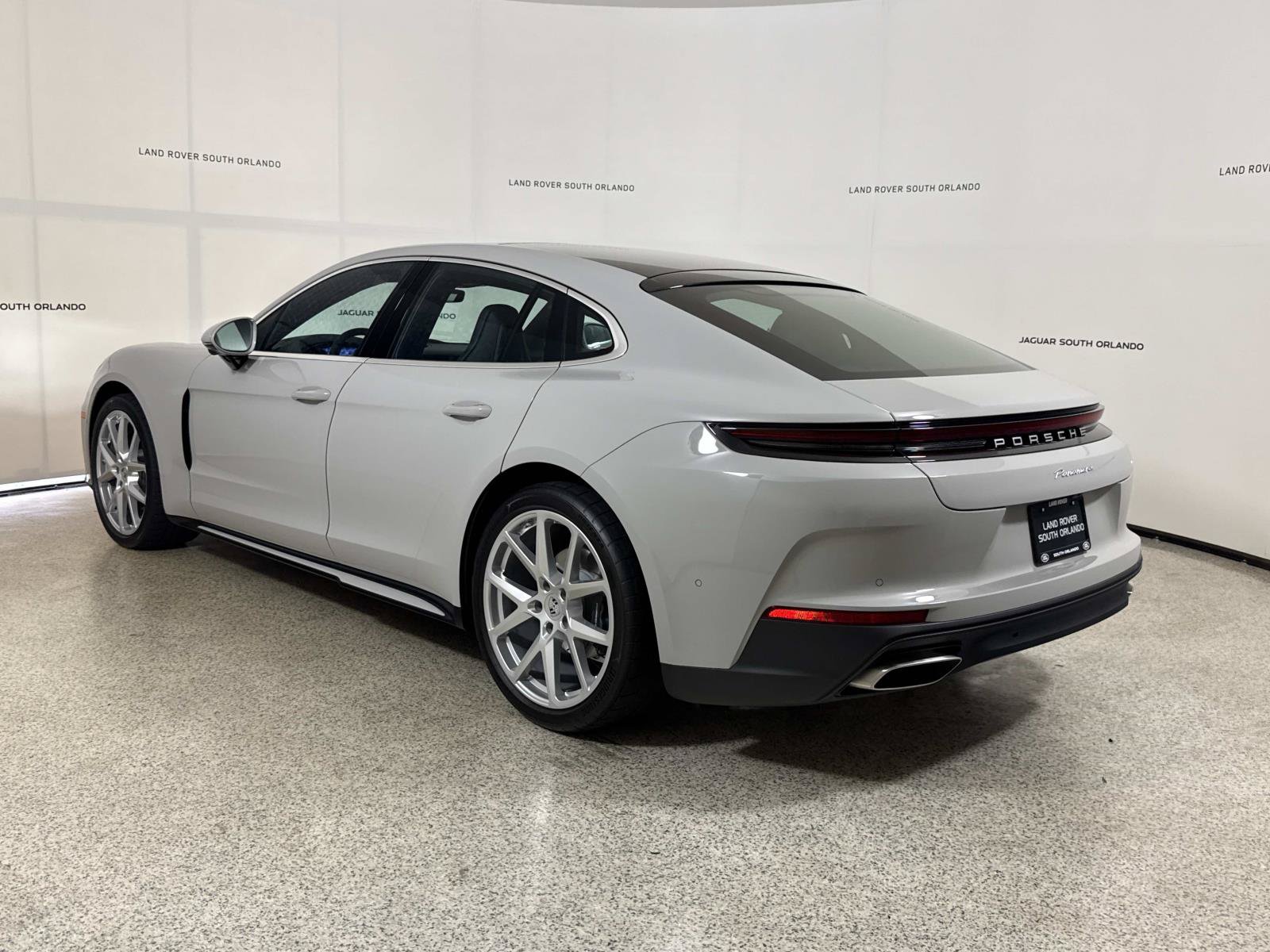Used 2025 Porsche Panamera RWD image 3