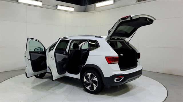Used 2024 Volkswagen Taos SE AWD/4WD image 31