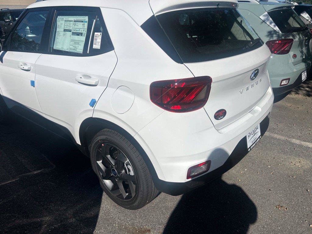 New 2026 Hyundai Venue SEL FWD image 4