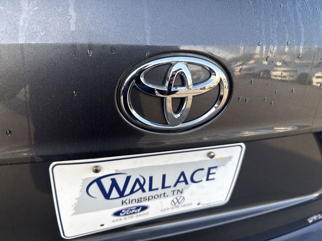 Used 2023 Toyota Highlander XLE AWD/4WD image 7