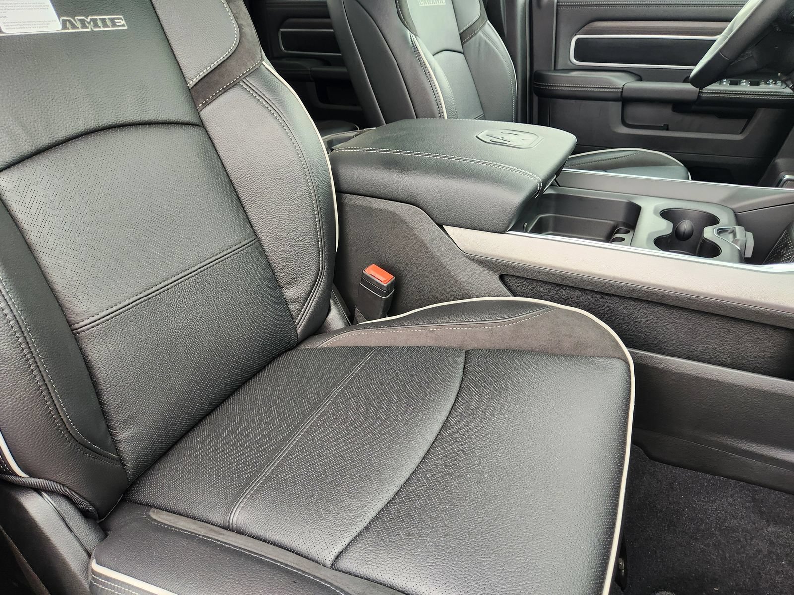 New 2026 RAM 3500 Laramie AWD/4WD image 14