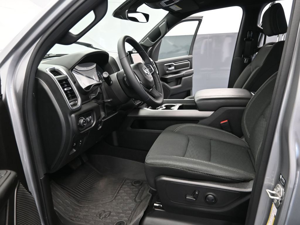 Used 2025 RAM 1500 Big Horn AWD/4WD image 16