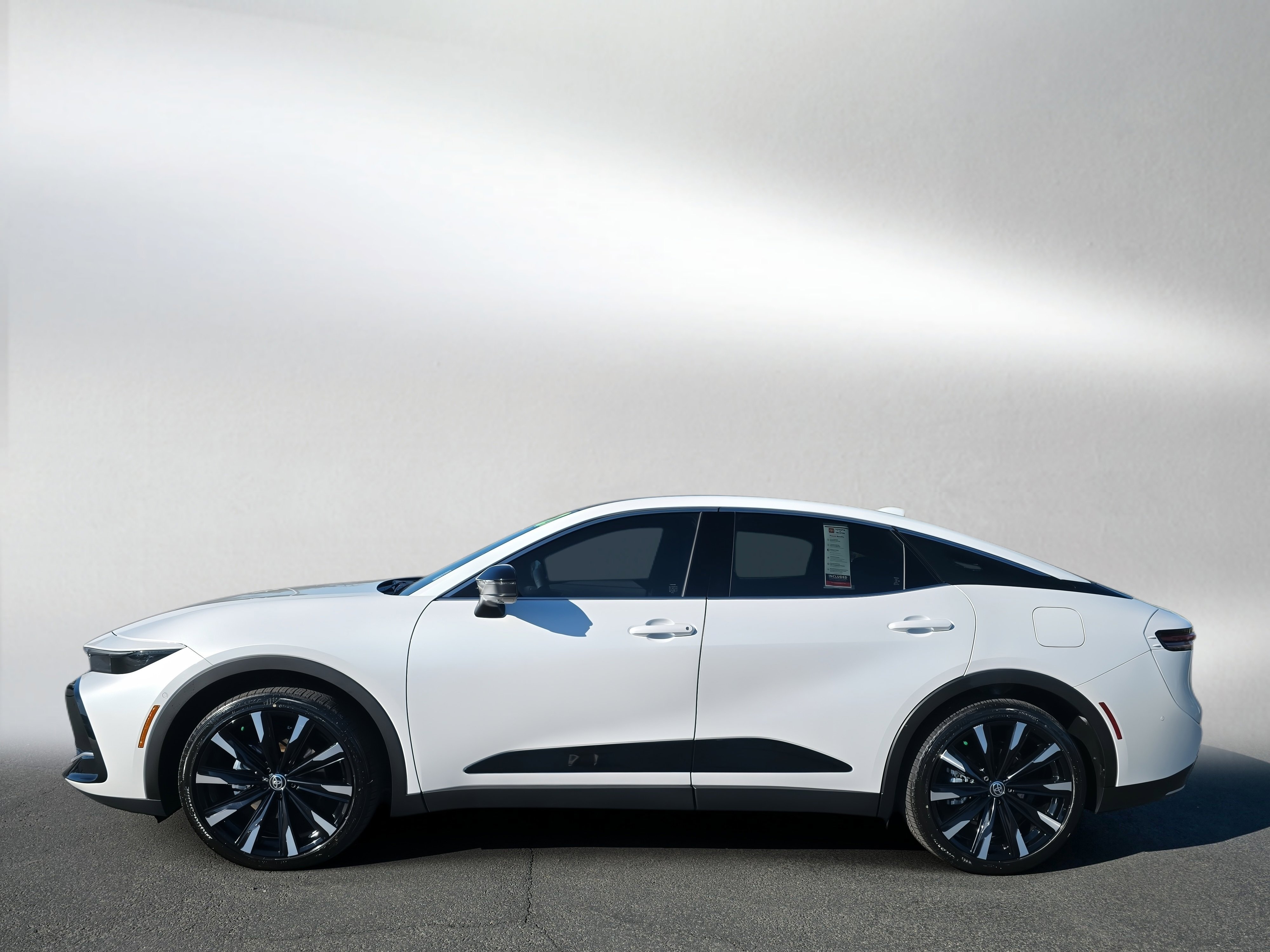 Used 2026 Toyota Crown Platinum image 2