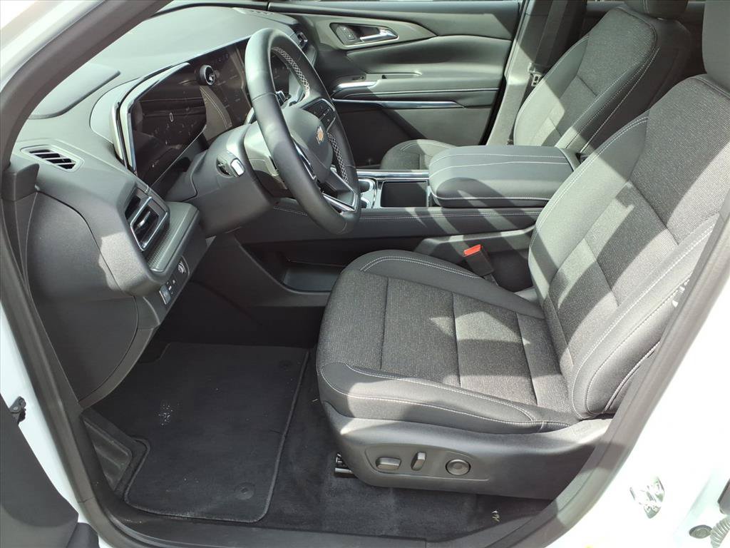 Used 2026 Chevrolet Traverse LT w/ Driver Confidence Package FWD image 12