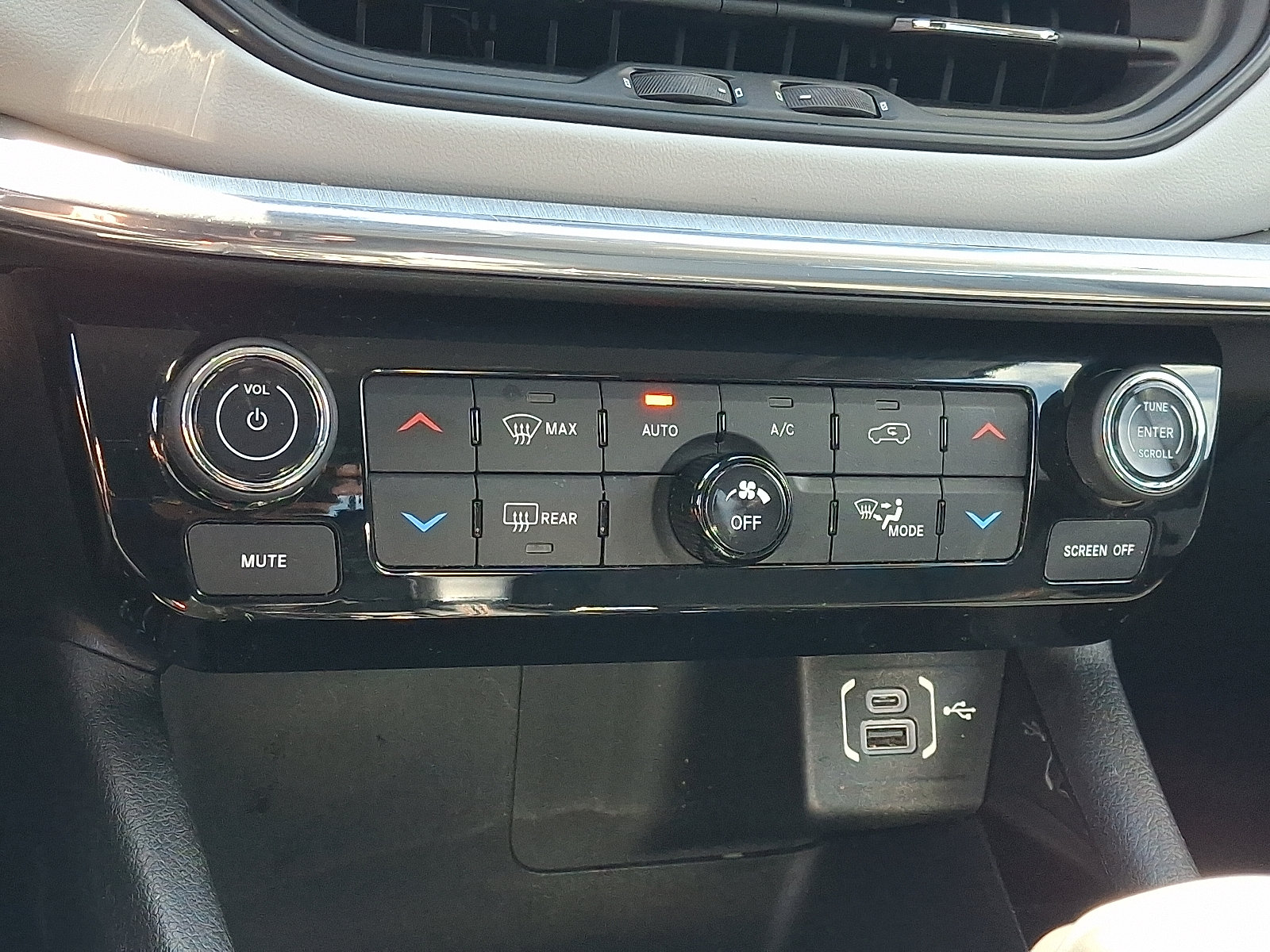 Used 2022 Jeep Compass Limited AWD/4WD image 18