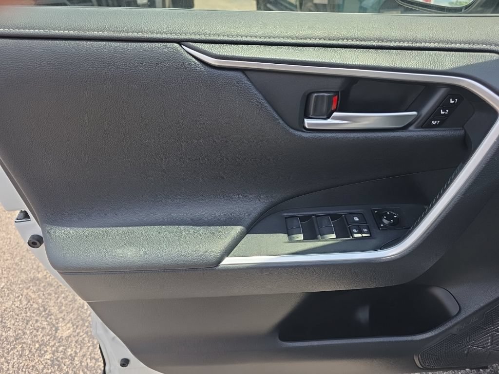 Used 2019 Toyota RAV4 Limited FWD image 15