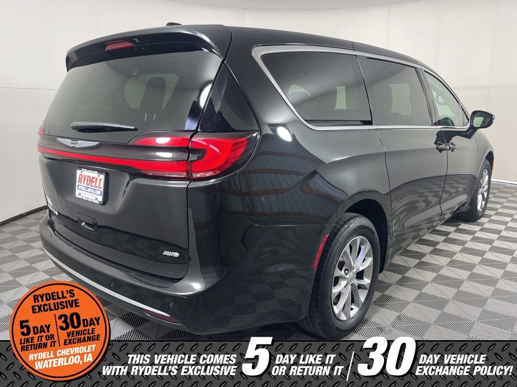 Used 2023 Chrysler Pacifica Touring-L image 4