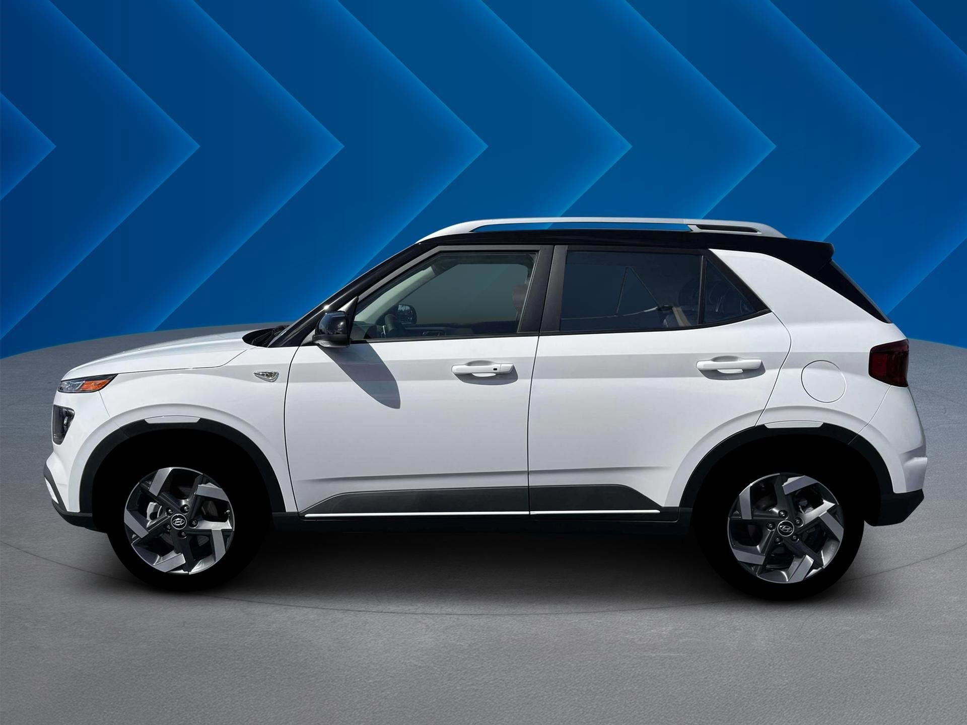 Used 2026 Hyundai Venue SEL FWD image 3