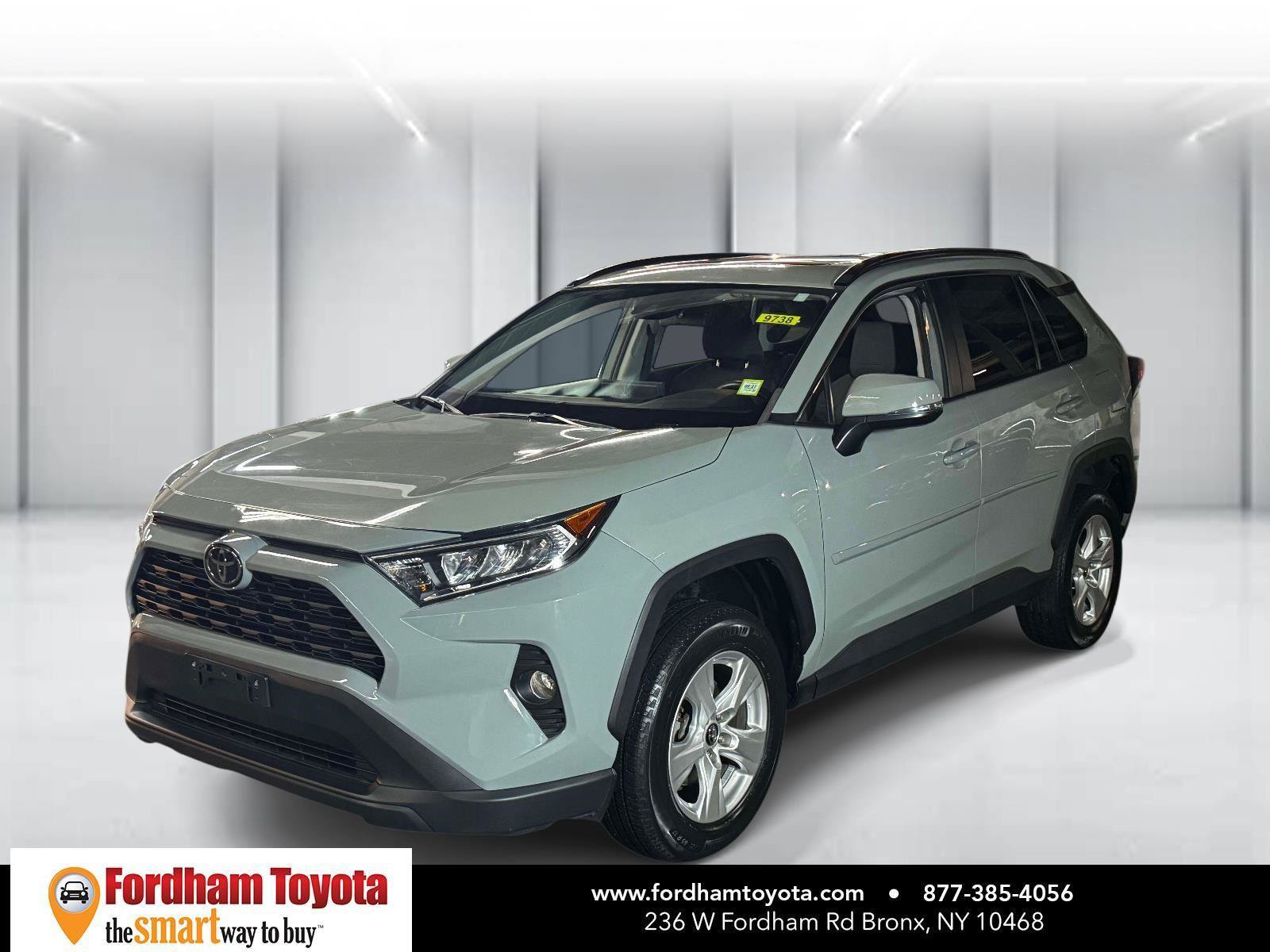 Used 2019 Toyota RAV4 XLE AWD/4WD image 4