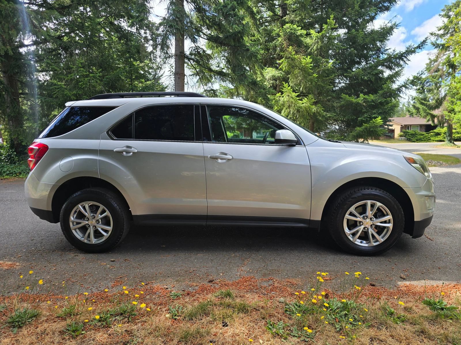 Used 2017 Chevrolet Equinox LT FWD image 7