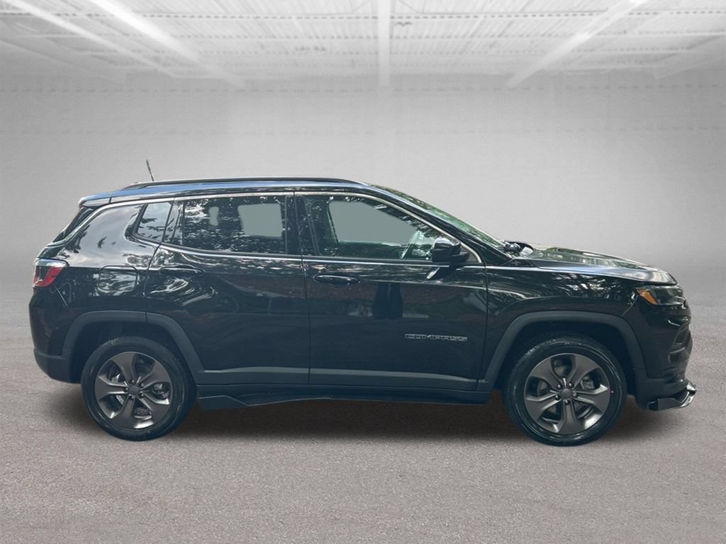 Used 2022 Jeep Compass Latitude w/ Sun and Sound Group AWD/4WD image 7