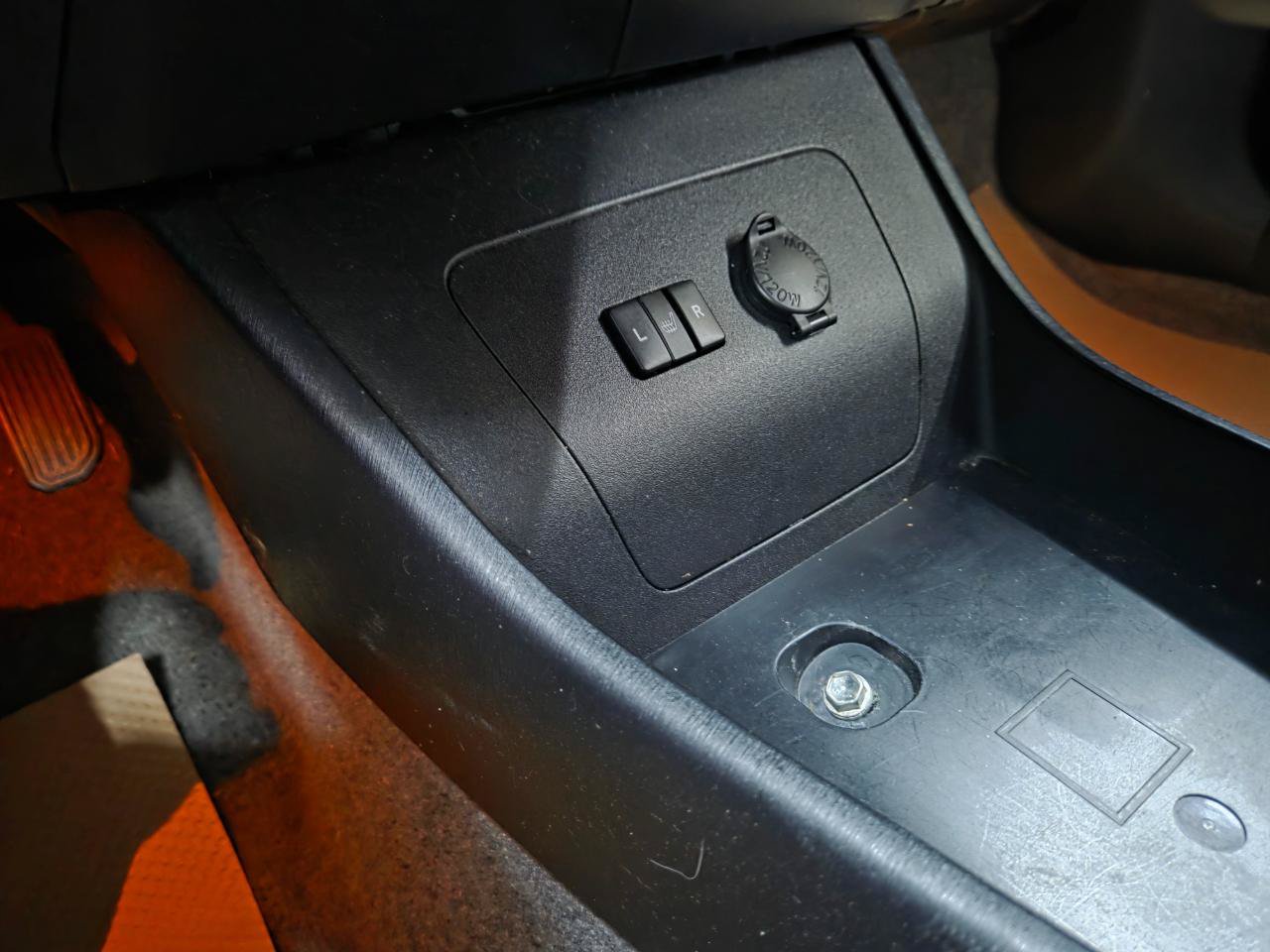 Used 2015 Toyota Prius Five w/ Advanced Technology Package FWD image 22