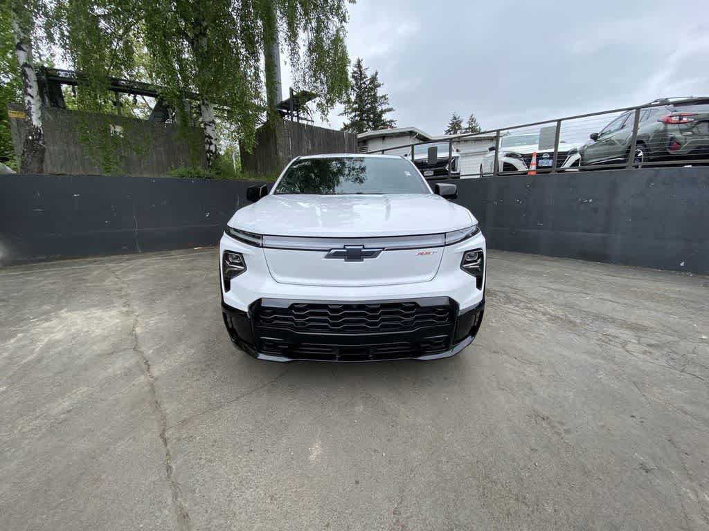 Used 2025 Chevrolet Silverado EV RST AWD/4WD image 9